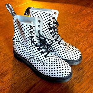 Dr Martens Boots polka dot white and black
